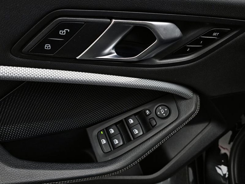 2022 BMW 1 Series 120i Advantage photo 14