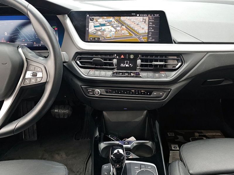 2022 BMW 1 Series 120i Advantage photo 19