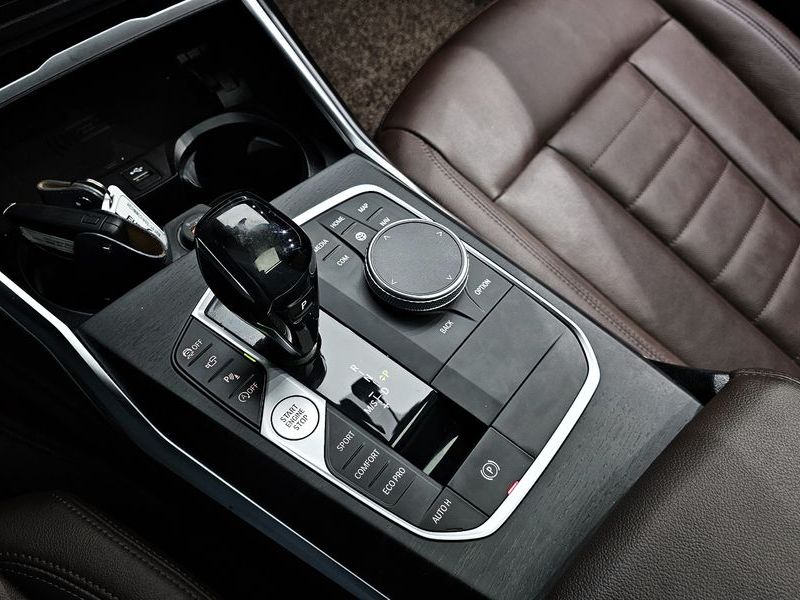 2021 BMW 3 Series 320d Luxury photo 9