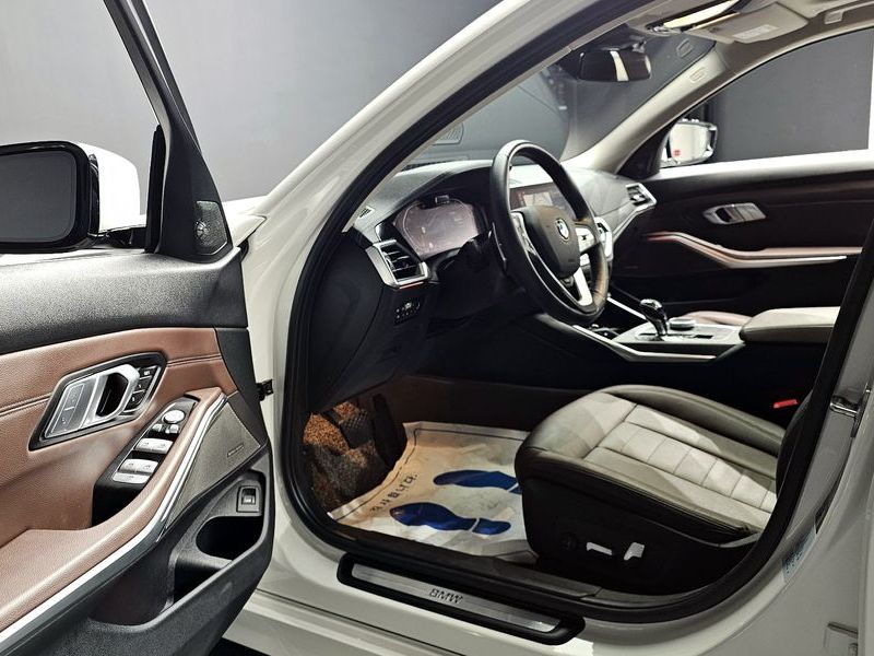 2021 BMW 3 Series 320d Luxury photo 12