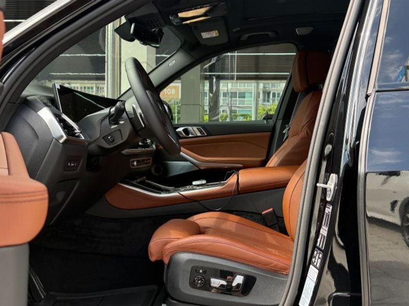 2026 BMW X5 M60i photo 7