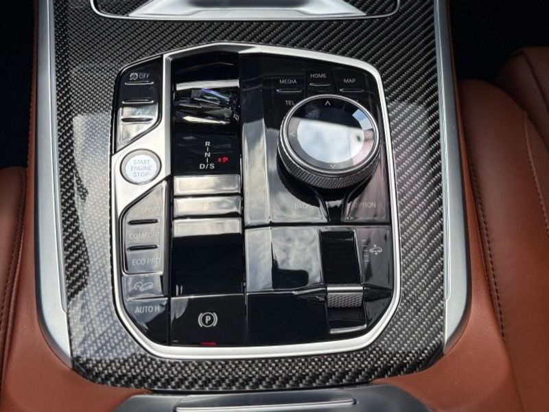 2026 BMW X5 M60i photo 9