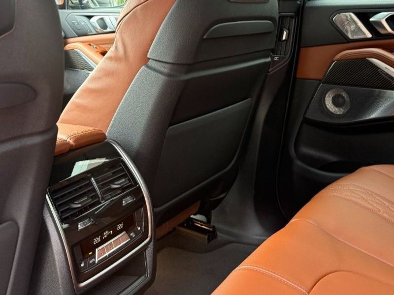 2026 BMW X5 M60i photo 17