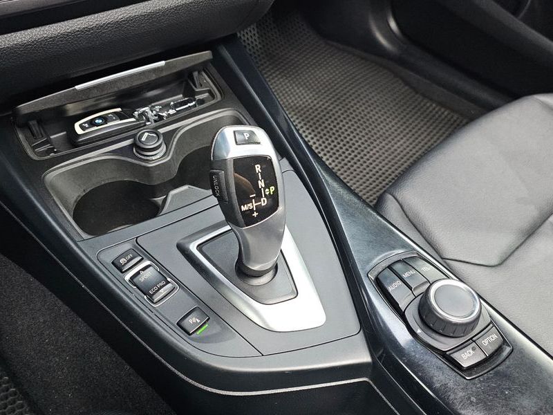 2014 BMW 1 Series 118d Urban Pack1 5Dr photo 9