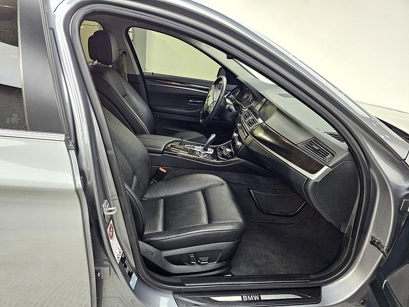 2013 BMW 5 Series 528i photo 11
