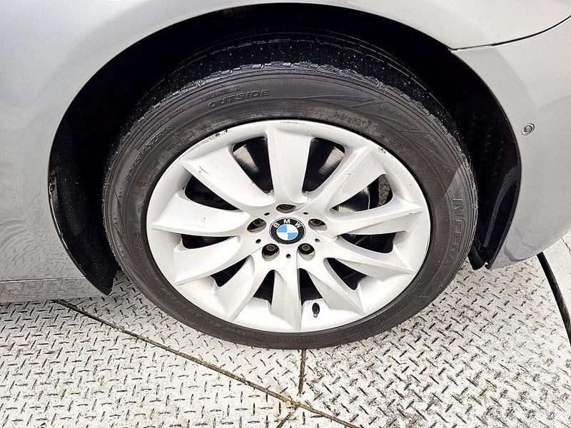 2013 BMW 5 Series 528i photo 20