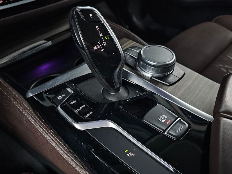 2018 BMW 5 Series 530i Luxury Plus photo 9