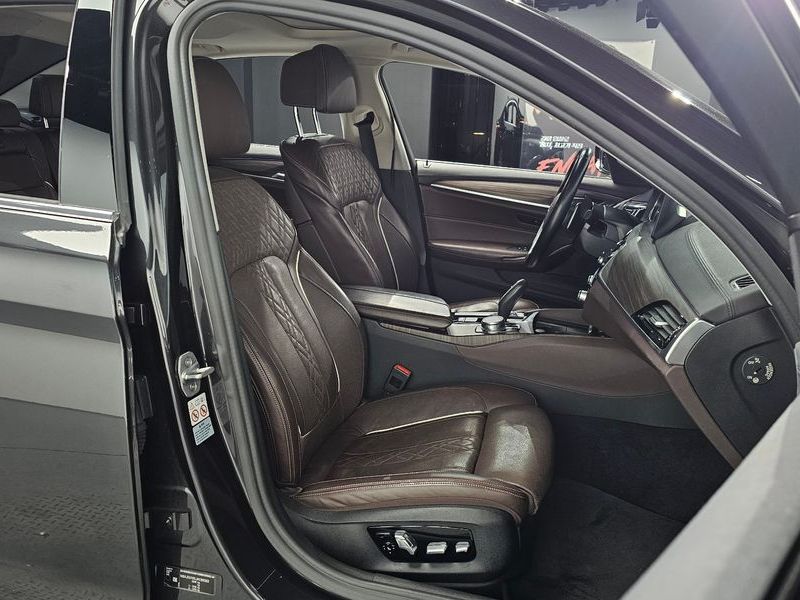 2018 BMW 5 Series 530i Luxury Plus photo 10
