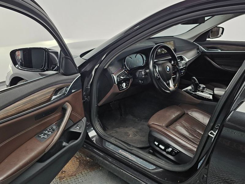 2018 BMW 5 Series 530i Luxury Plus photo 11