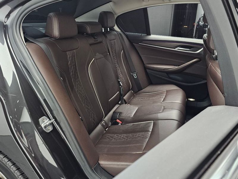 2018 BMW 5 Series 530i Luxury Plus photo 12
