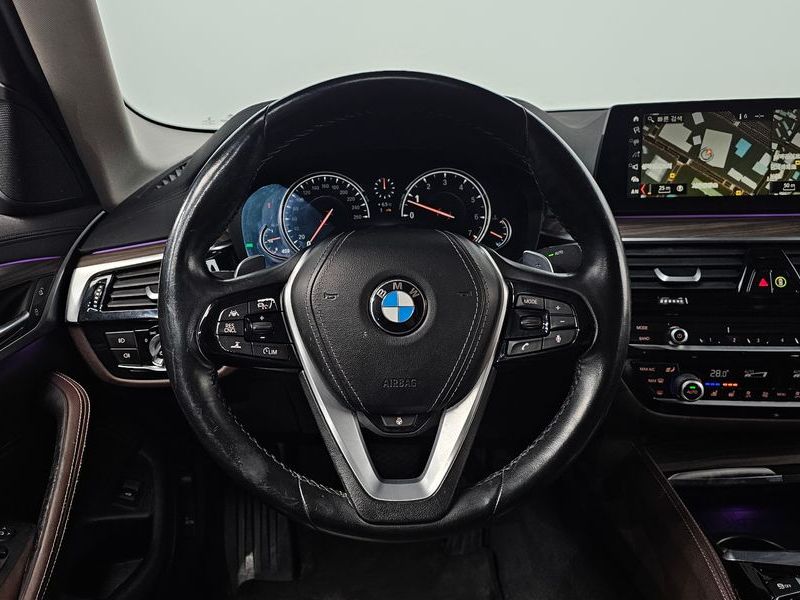 2018 BMW 5 Series 530i Luxury Plus photo 13