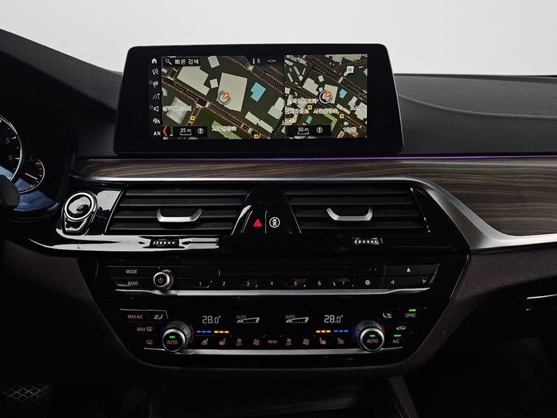 2018 BMW 5 Series 530i Luxury Plus photo 14