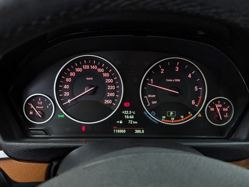 2013 BMW 3 Series 320d Luxury photo 8