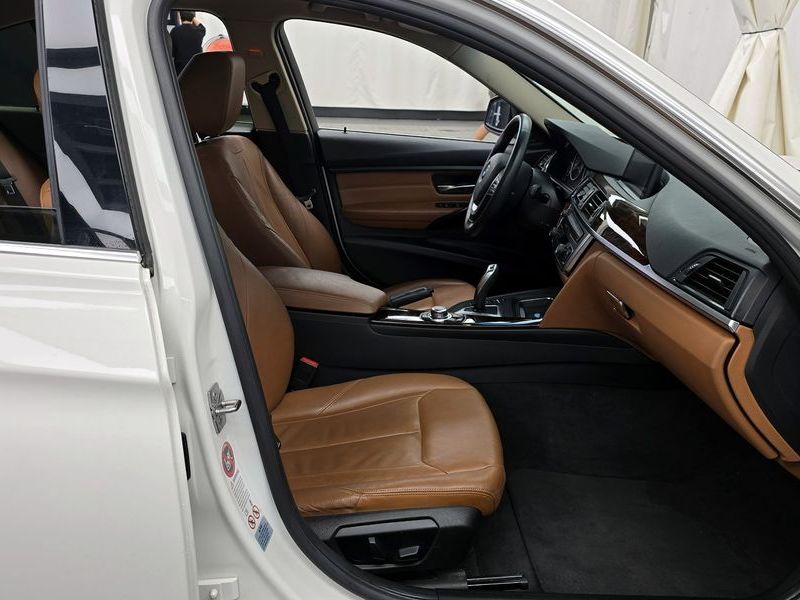 2013 BMW 3 Series 320d Luxury photo 11