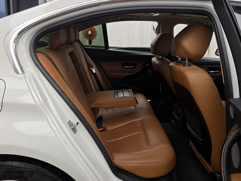 2013 BMW 3 Series 320d Luxury photo 12