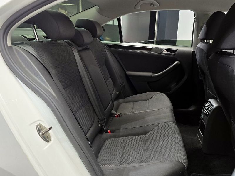 2012 Volkswagen Jetta 1.6 TDI Blue Motion 6th photo 11