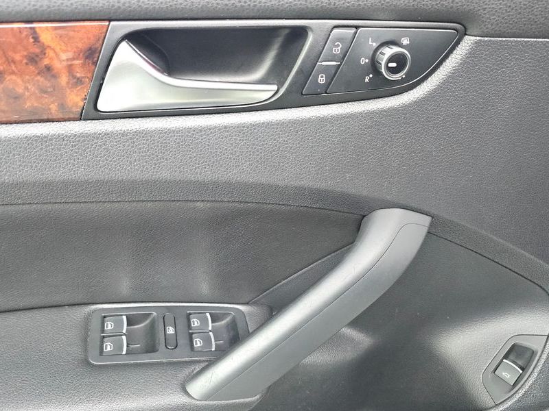 2013 Volkswagen Passat 2.5 B7 photo 18