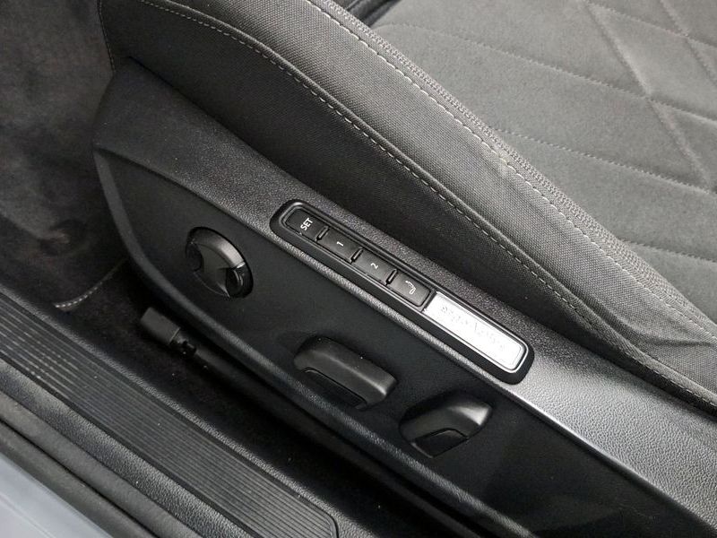 2024 Volkswagen Golf 2.0 TDI Prestige photo 29