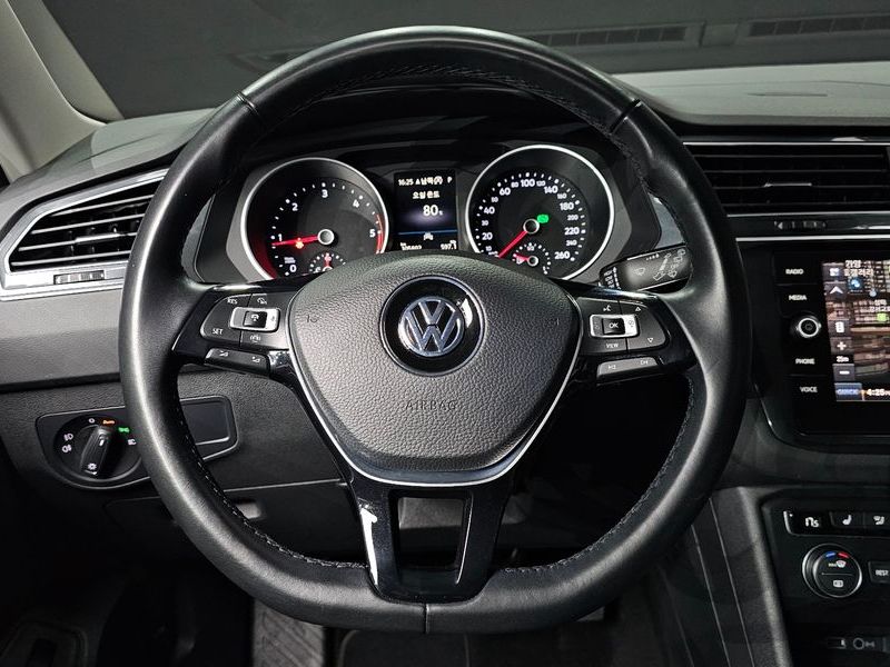 2020 Volkswagen Tiguan 2.0 TDI Premium photo 13