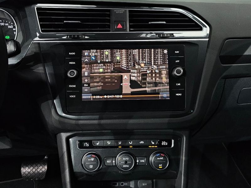 2020 Volkswagen Tiguan 2.0 TDI Premium photo 14