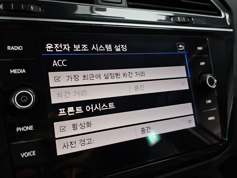 2020 Volkswagen Tiguan 2.0 TDI Premium photo 17