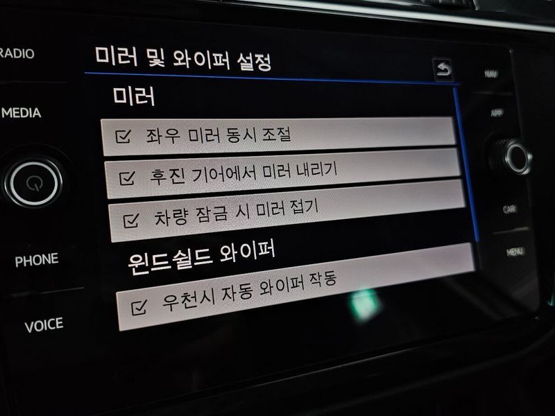 2020 Volkswagen Tiguan 2.0 TDI Premium photo 18