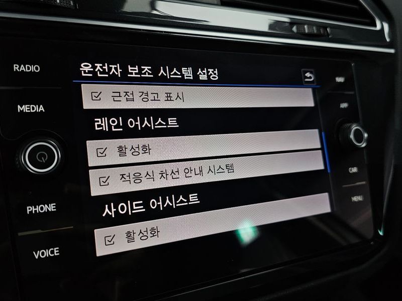 2020 Volkswagen Tiguan 2.0 TDI Premium photo 19