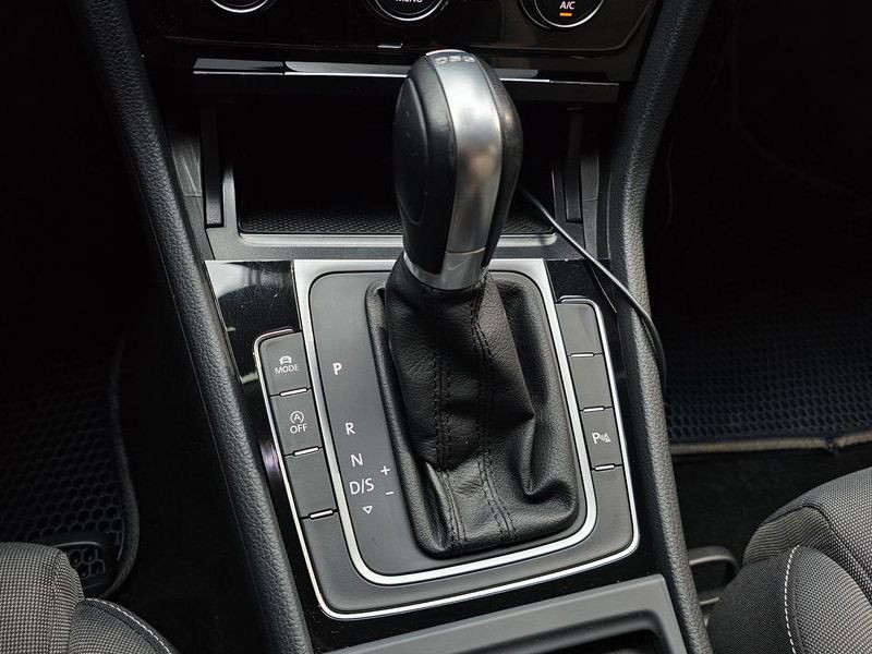 2016 Volkswagen Golf 2.0 TDI photo 9