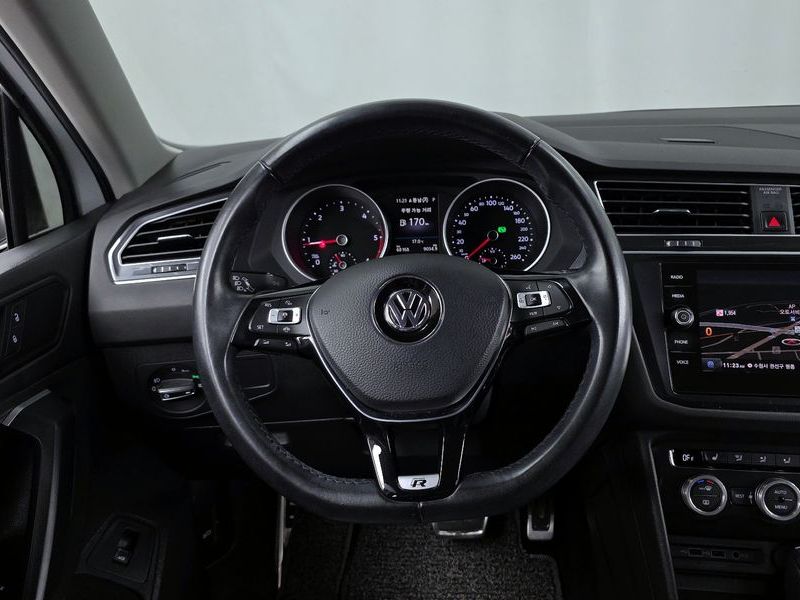 2020 Volkswagen Tiguan 2.0 TDI Premium photo 12