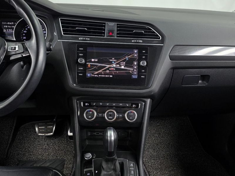 2020 Volkswagen Tiguan 2.0 TDI Premium photo 13