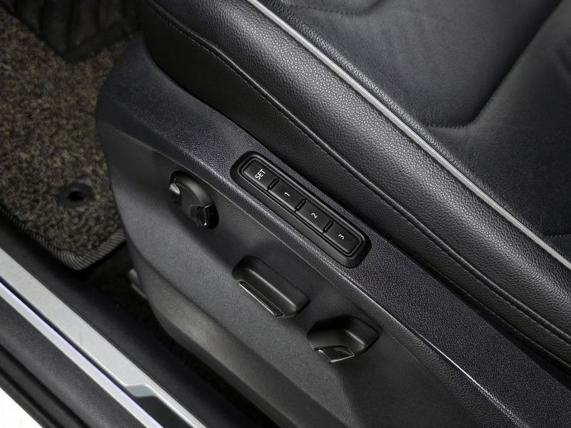 2020 Volkswagen Tiguan 2.0 TDI Premium photo 17