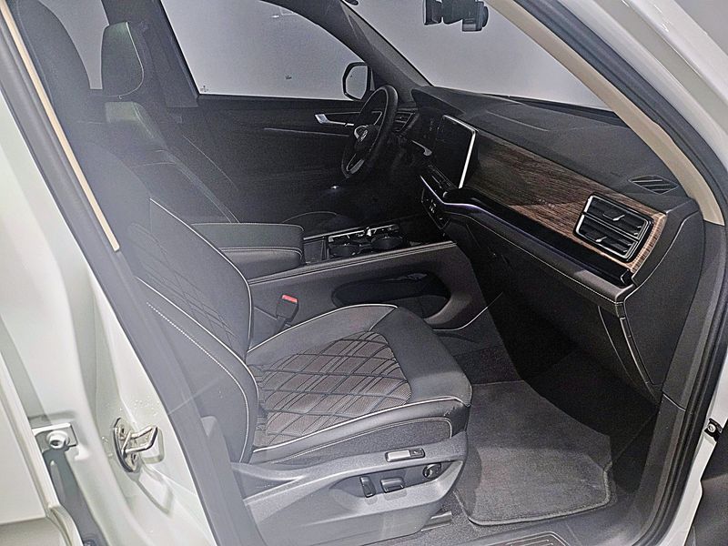 2025 Volkswagen 아틀라스 2.0 TSI R-LINE 7-Seater photo 18