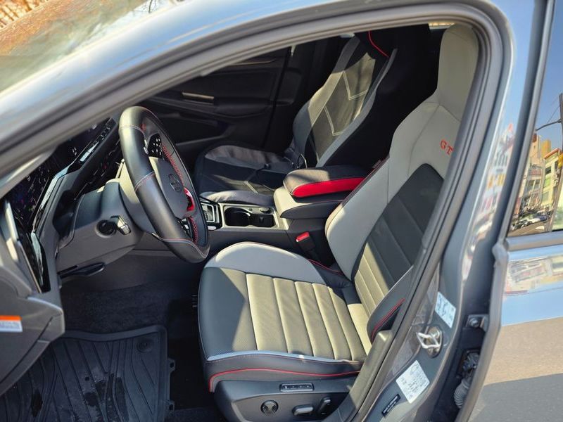 2024 Volkswagen Golf 2.0 GTI photo 8