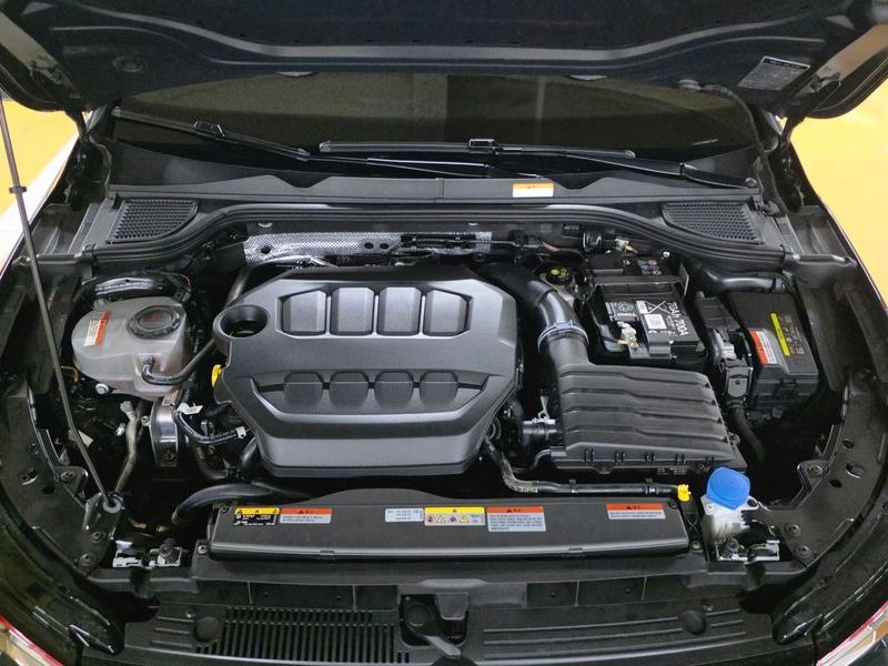 2024 Volkswagen Golf 2.0 GTI photo 10