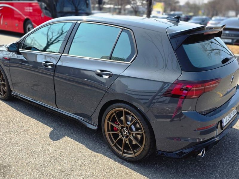 2024 Volkswagen Golf 2.0 GTI photo 11