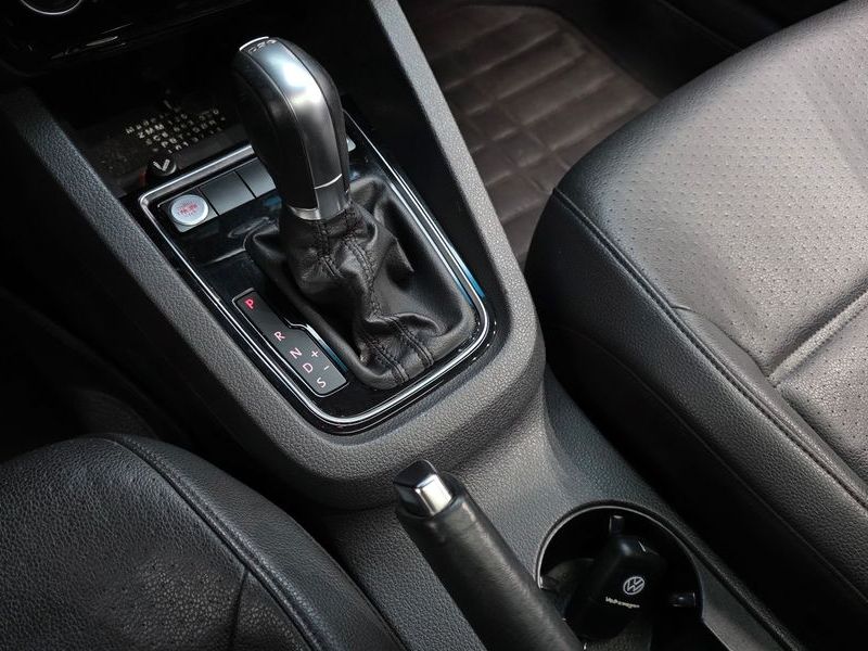 2015 Volkswagen Jetta 2.0 TDI BlueMotion Premium 6th photo 9