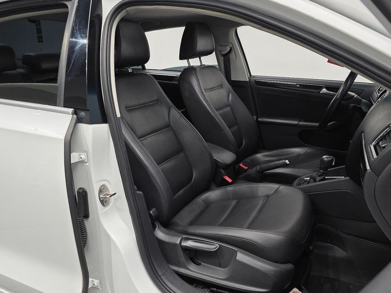 2015 Volkswagen Jetta 2.0 TDI BlueMotion Premium 6th photo 10