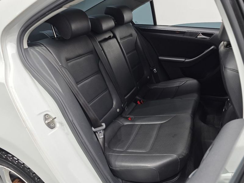 2015 Volkswagen Jetta 2.0 TDI BlueMotion Premium 6th photo 12