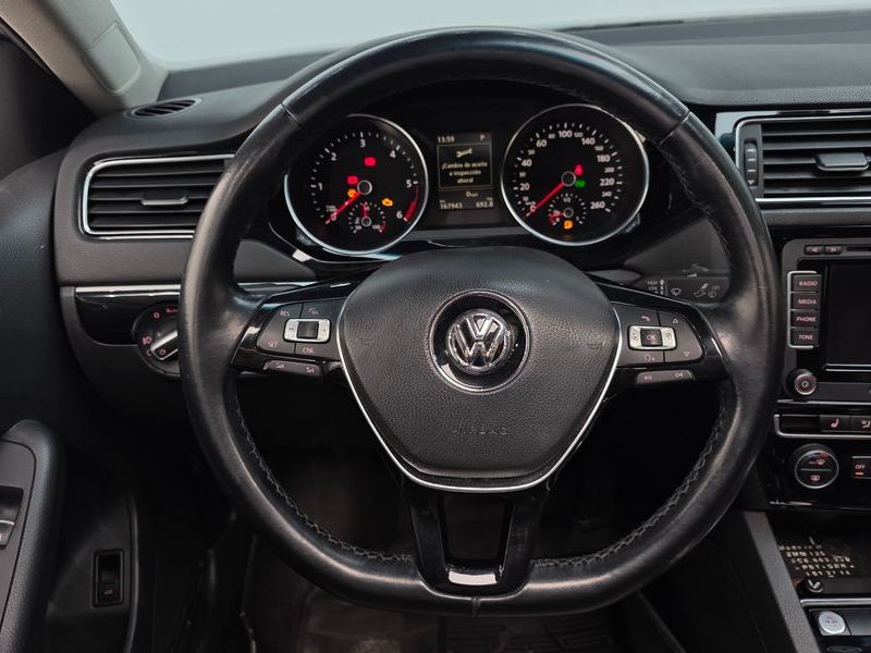 2015 Volkswagen Jetta 2.0 TDI BlueMotion Premium 6th photo 13