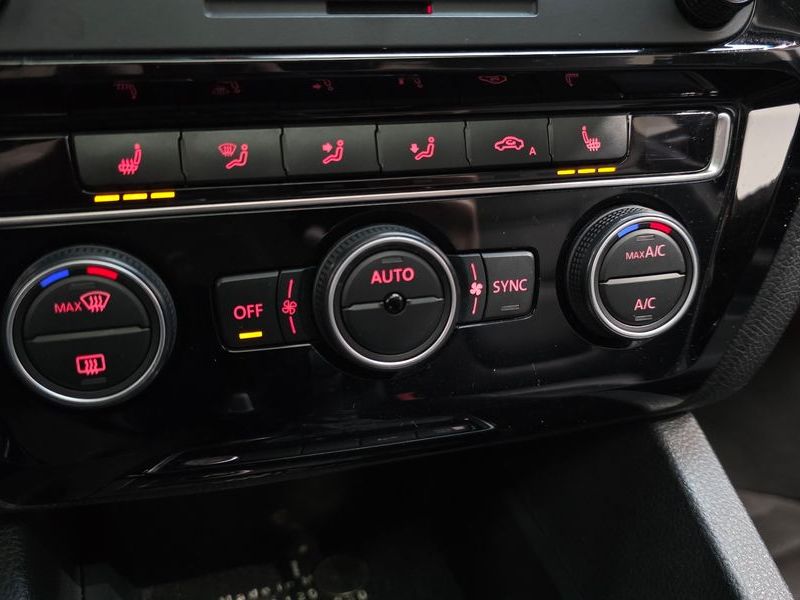 2015 Volkswagen Jetta 2.0 TDI BlueMotion Premium 6th photo 16
