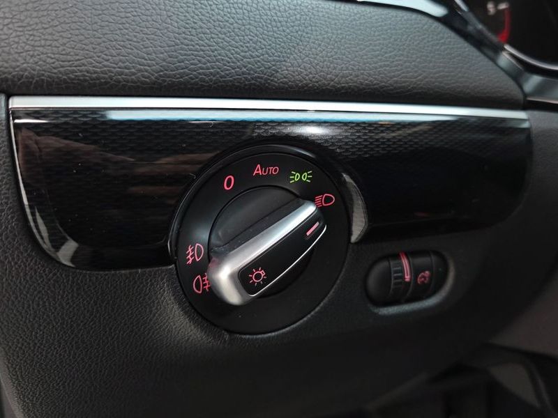 2015 Volkswagen Jetta 2.0 TDI BlueMotion Premium 6th photo 18