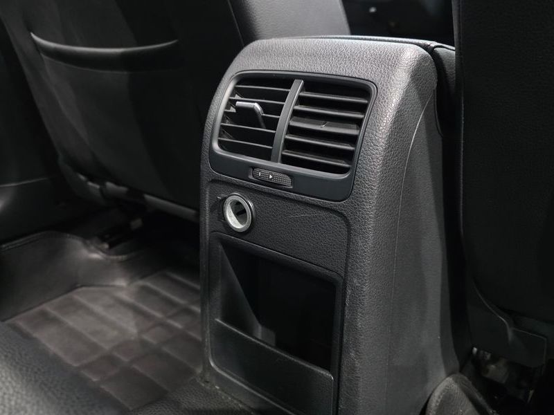 2015 Volkswagen Jetta 2.0 TDI BlueMotion Premium 6th photo 19