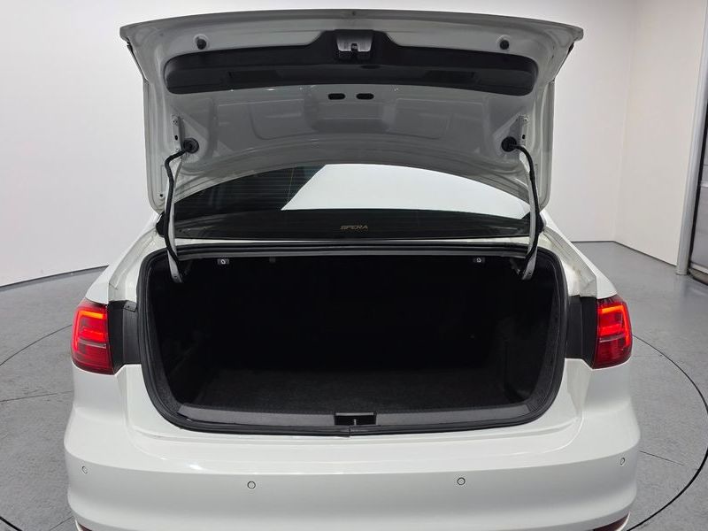 2015 Volkswagen Jetta 2.0 TDI BlueMotion Premium 6th photo 20