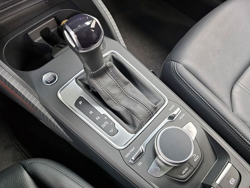 2023 Audi Q2 35 TDI Premium photo 9