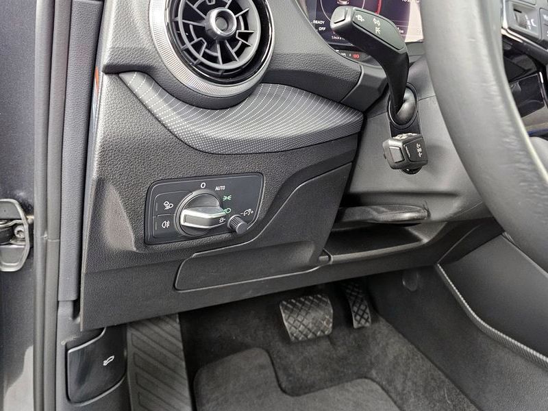 2023 Audi Q2 35 TDI Premium photo 16