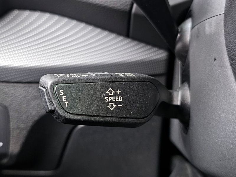 2023 Audi Q2 35 TDI Premium photo 18