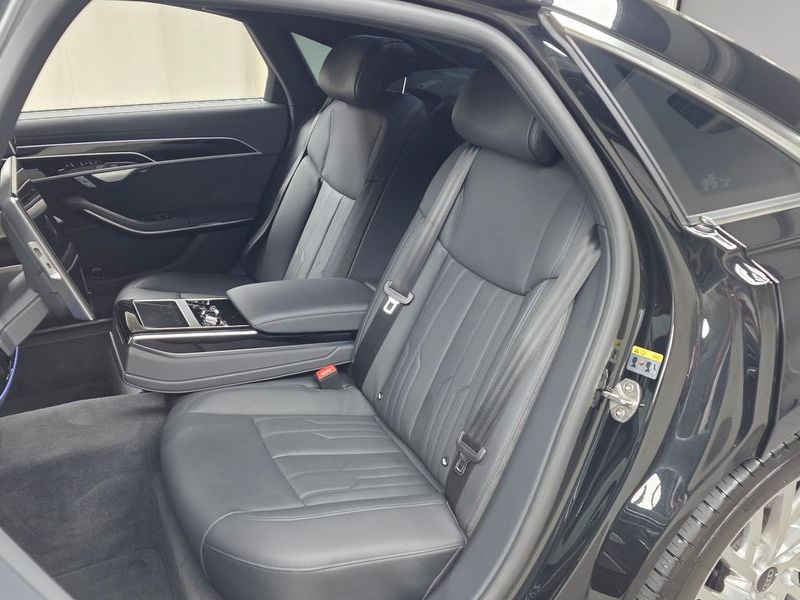 2021 Audi A8 55 TFSI Quattro LWB photo 12