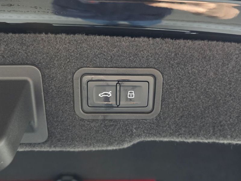 2021 Audi A8 55 TFSI Quattro LWB photo 18