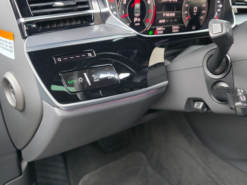 2021 Audi A8 55 TFSI Quattro LWB photo 28