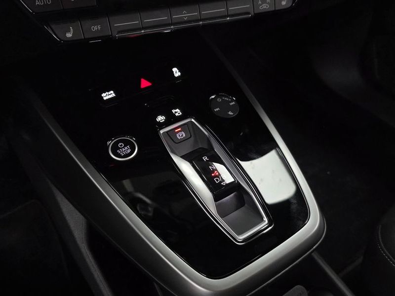 2025 Audi e-tron 45 Premium photo 9